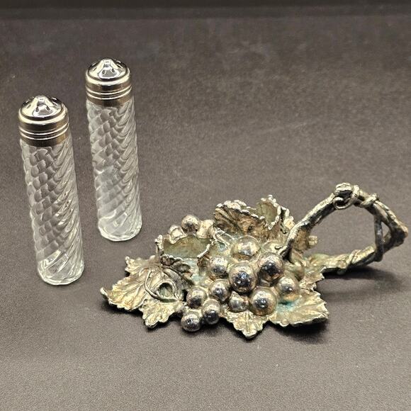 Vintage Arthur Court Silver Grape Salt & Pepper Set with Handle - Dining Decor - Picture 5 of 6